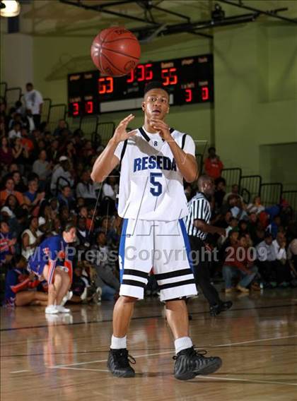 Thumbnail 2 in Reseda vs. University (CIF LACS D2 Final) photogallery.