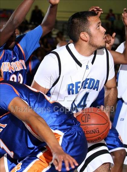 Thumbnail 1 in Reseda vs. University (CIF LACS D2 Final) photogallery.