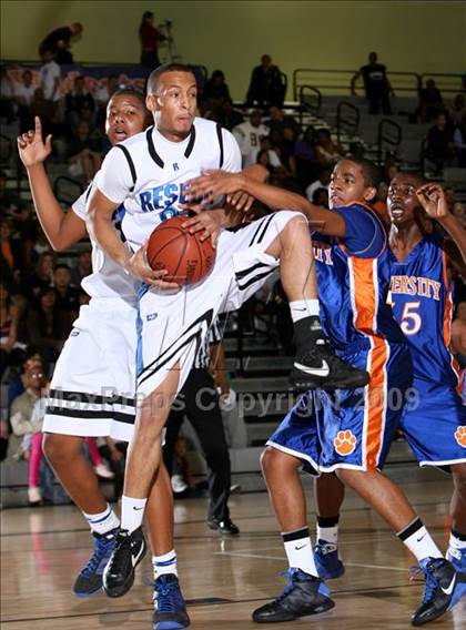 Thumbnail 1 in Reseda vs. University (CIF LACS D2 Final) photogallery.