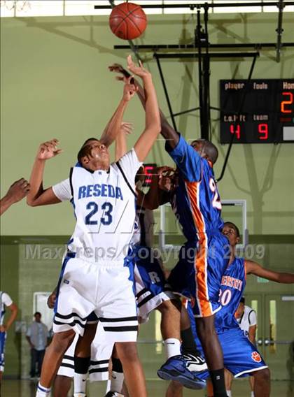 Thumbnail 2 in Reseda vs. University (CIF LACS D2 Final) photogallery.
