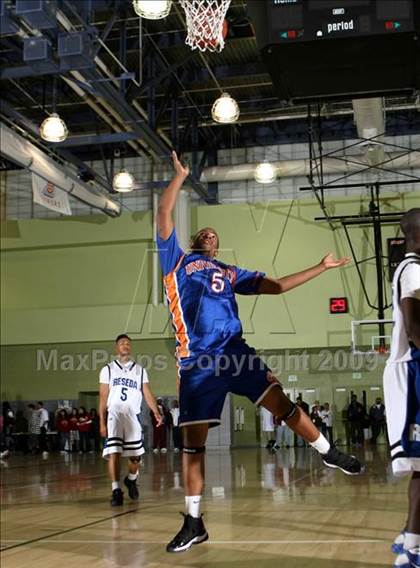 Thumbnail 2 in Reseda vs. University (CIF LACS D2 Final) photogallery.