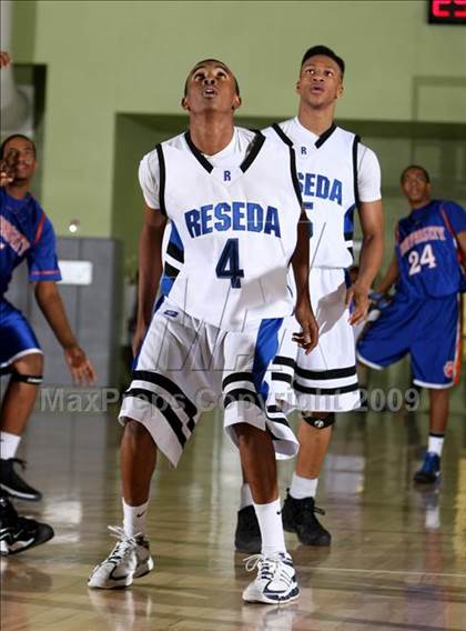 Thumbnail 1 in Reseda vs. University (CIF LACS D2 Final) photogallery.