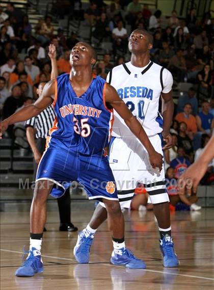 Thumbnail 3 in Reseda vs. University (CIF LACS D2 Final) photogallery.