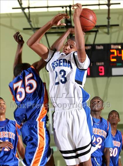 Thumbnail 1 in Reseda vs. University (CIF LACS D2 Final) photogallery.