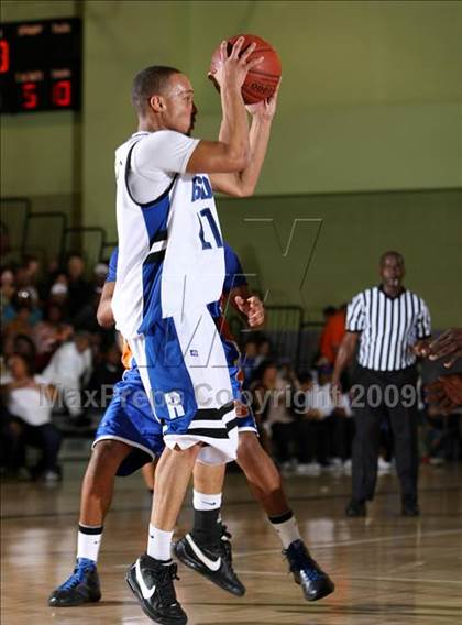 Thumbnail 2 in Reseda vs. University (CIF LACS D2 Final) photogallery.