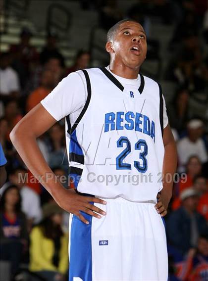 Thumbnail 3 in Reseda vs. University (CIF LACS D2 Final) photogallery.