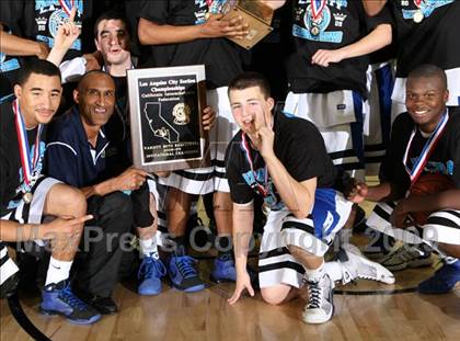 Thumbnail 1 in Reseda vs. University (CIF LACS D2 Final) photogallery.