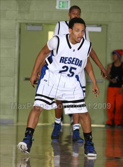 Thumbnail 1 in Reseda vs. University (CIF LACS D2 Final) photogallery.