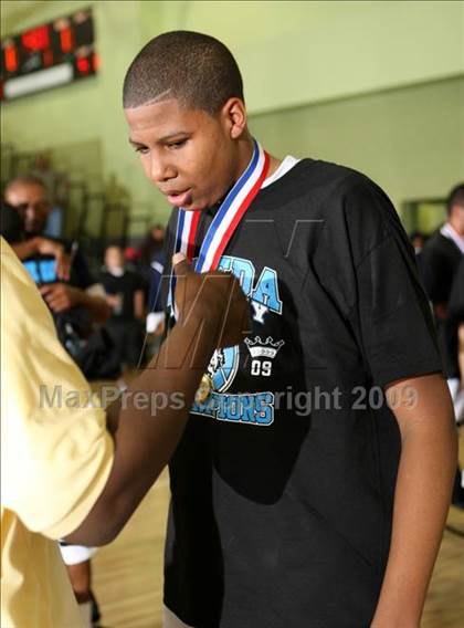 Thumbnail 3 in Reseda vs. University (CIF LACS D2 Final) photogallery.