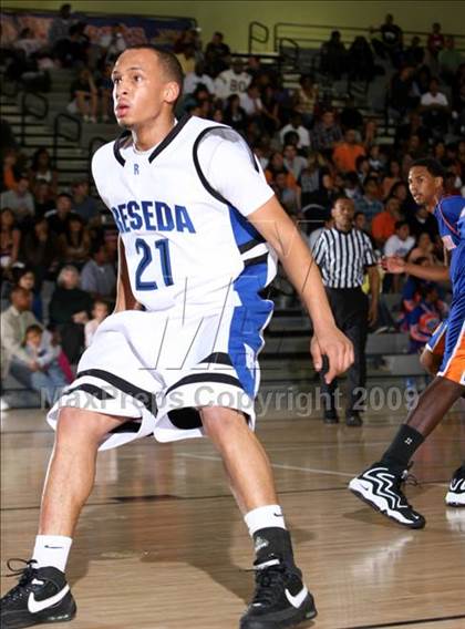 Thumbnail 1 in Reseda vs. University (CIF LACS D2 Final) photogallery.