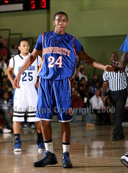 Thumbnail 3 in Reseda vs. University (CIF LACS D2 Final) photogallery.