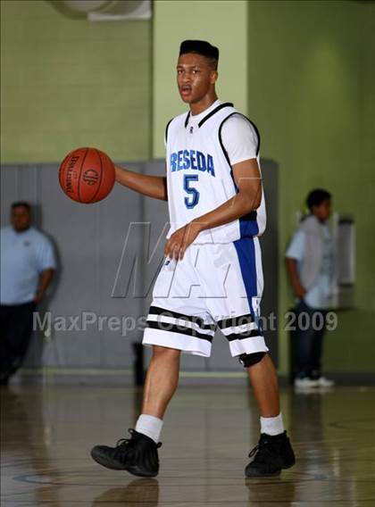 Thumbnail 2 in Reseda vs. University (CIF LACS D2 Final) photogallery.