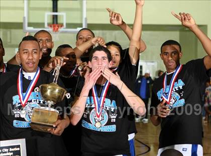 Thumbnail 2 in Reseda vs. University (CIF LACS D2 Final) photogallery.