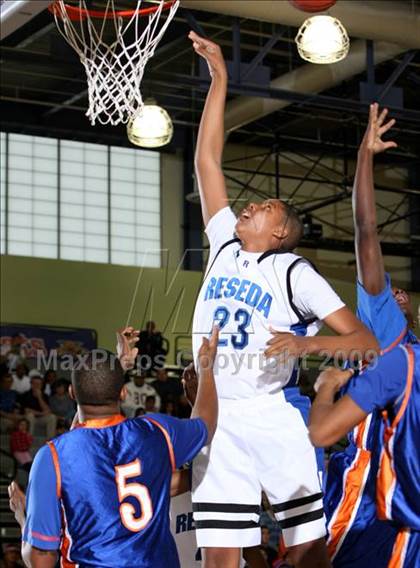 Thumbnail 2 in Reseda vs. University (CIF LACS D2 Final) photogallery.
