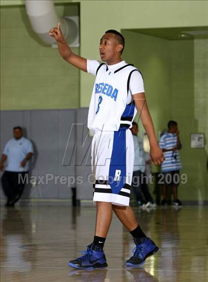 Thumbnail 1 in Reseda vs. University (CIF LACS D2 Final) photogallery.