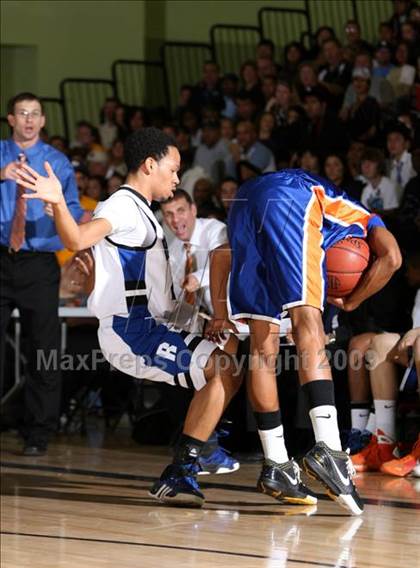 Thumbnail 3 in Reseda vs. University (CIF LACS D2 Final) photogallery.