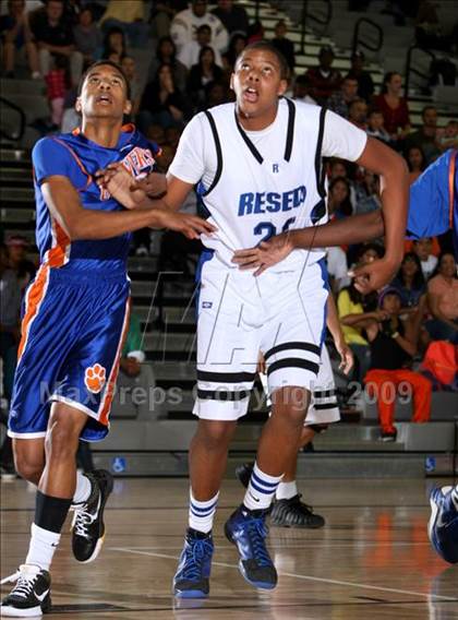 Thumbnail 3 in Reseda vs. University (CIF LACS D2 Final) photogallery.
