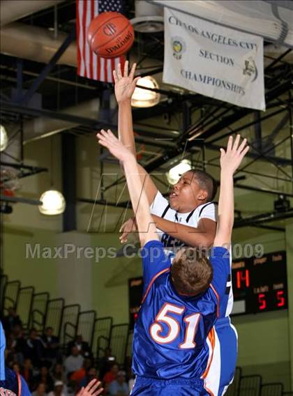 Thumbnail 3 in Reseda vs. University (CIF LACS D2 Final) photogallery.