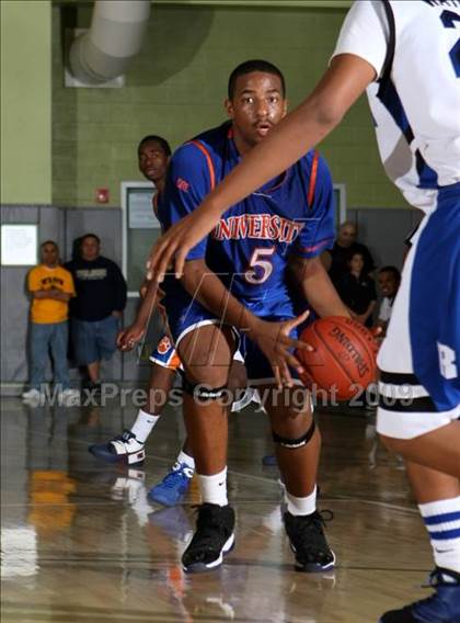 Thumbnail 1 in Reseda vs. University (CIF LACS D2 Final) photogallery.