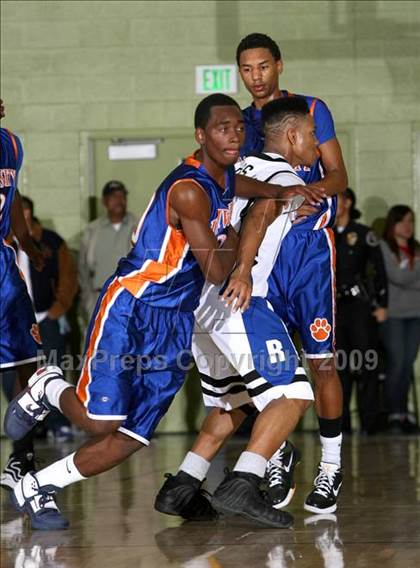 Thumbnail 3 in Reseda vs. University (CIF LACS D2 Final) photogallery.