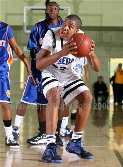 Thumbnail 3 in Reseda vs. University (CIF LACS D2 Final) photogallery.
