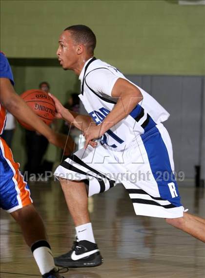 Thumbnail 1 in Reseda vs. University (CIF LACS D2 Final) photogallery.
