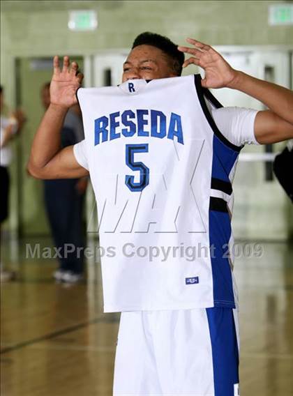 Thumbnail 2 in Reseda vs. University (CIF LACS D2 Final) photogallery.