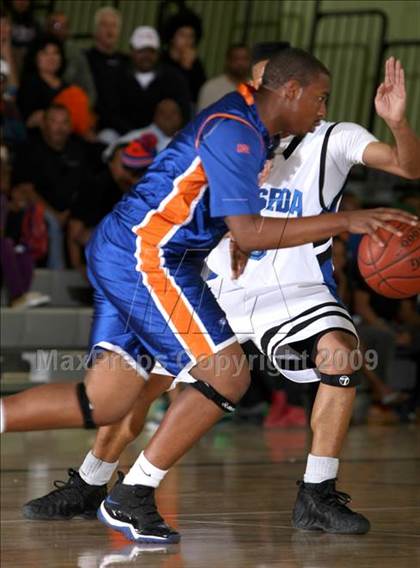 Thumbnail 3 in Reseda vs. University (CIF LACS D2 Final) photogallery.