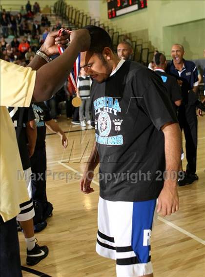 Thumbnail 2 in Reseda vs. University (CIF LACS D2 Final) photogallery.