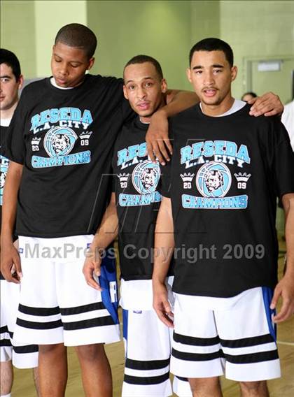 Thumbnail 1 in Reseda vs. University (CIF LACS D2 Final) photogallery.