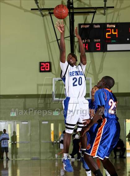 Thumbnail 2 in Reseda vs. University (CIF LACS D2 Final) photogallery.