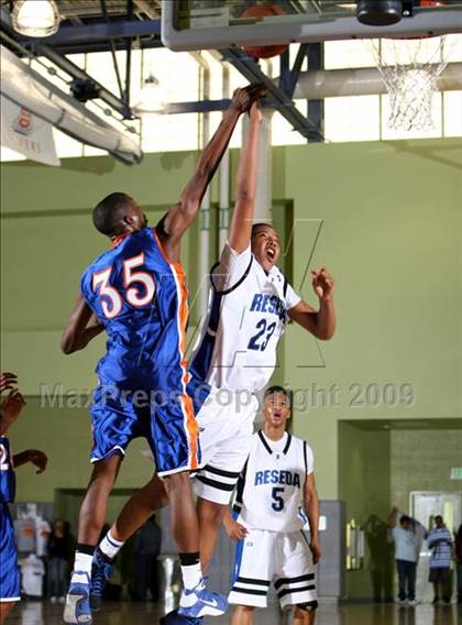 Thumbnail 1 in Reseda vs. University (CIF LACS D2 Final) photogallery.