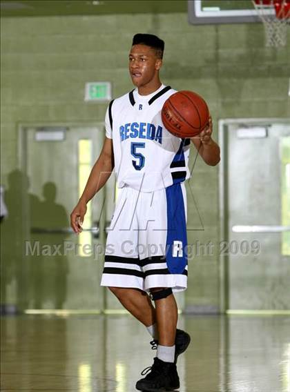Thumbnail 1 in Reseda vs. University (CIF LACS D2 Final) photogallery.