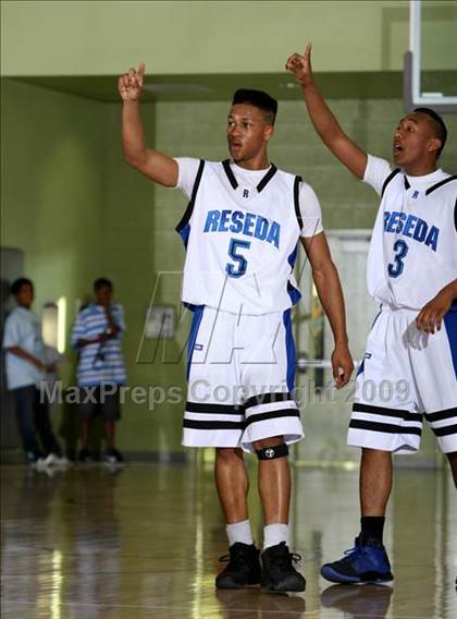 Thumbnail 3 in Reseda vs. University (CIF LACS D2 Final) photogallery.