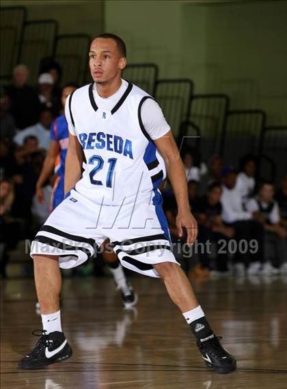 Thumbnail 2 in Reseda vs. University (CIF LACS D2 Final) photogallery.