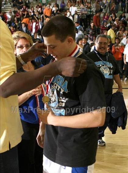 Thumbnail 1 in Reseda vs. University (CIF LACS D2 Final) photogallery.