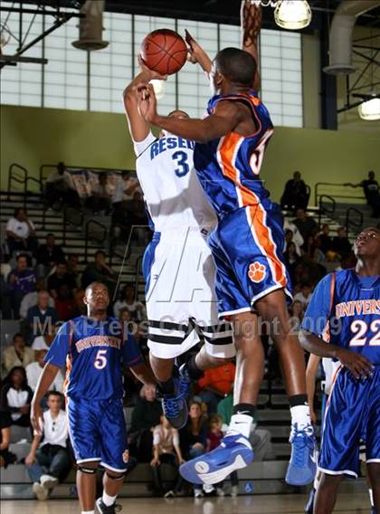 Thumbnail 1 in Reseda vs. University (CIF LACS D2 Final) photogallery.