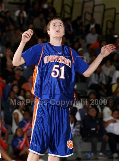Thumbnail 1 in Reseda vs. University (CIF LACS D2 Final) photogallery.