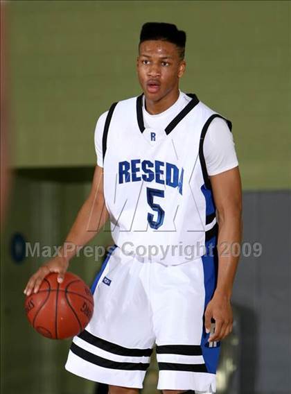 Thumbnail 1 in Reseda vs. University (CIF LACS D2 Final) photogallery.