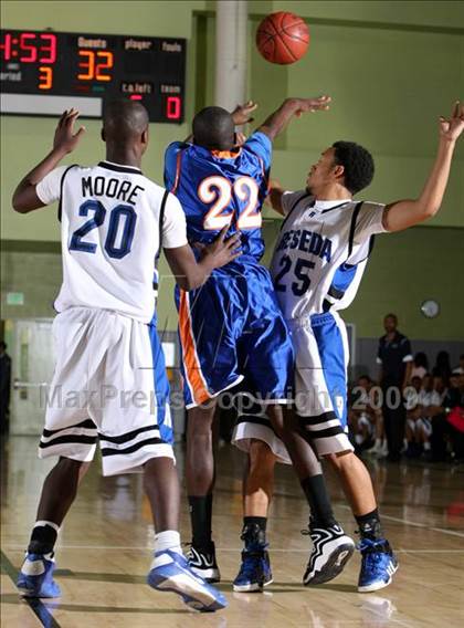 Thumbnail 3 in Reseda vs. University (CIF LACS D2 Final) photogallery.