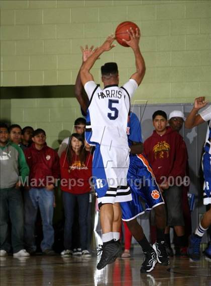 Thumbnail 2 in Reseda vs. University (CIF LACS D2 Final) photogallery.