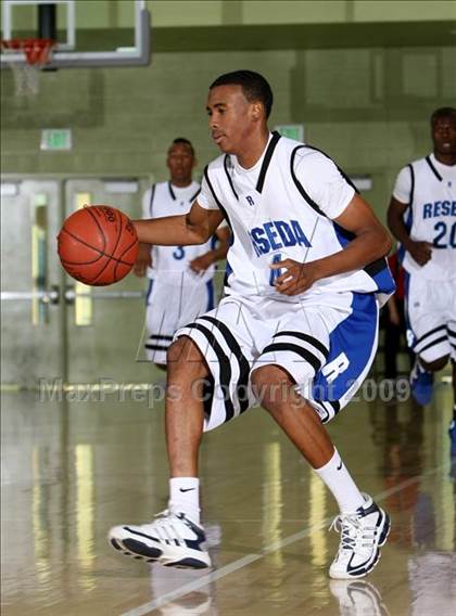 Thumbnail 3 in Reseda vs. University (CIF LACS D2 Final) photogallery.
