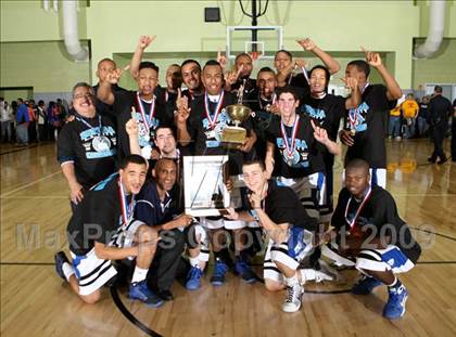 Thumbnail 1 in Reseda vs. University (CIF LACS D2 Final) photogallery.