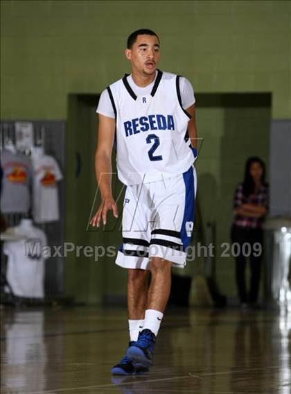 Thumbnail 3 in Reseda vs. University (CIF LACS D2 Final) photogallery.
