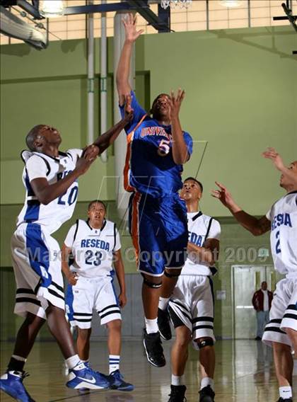 Thumbnail 2 in Reseda vs. University (CIF LACS D2 Final) photogallery.