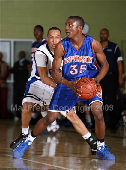 Thumbnail 1 in Reseda vs. University (CIF LACS D2 Final) photogallery.