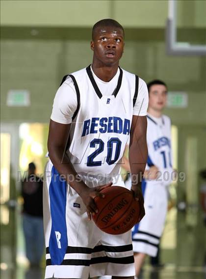 Thumbnail 3 in Reseda vs. University (CIF LACS D2 Final) photogallery.
