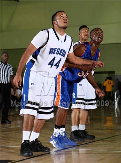 Thumbnail 3 in Reseda vs. University (CIF LACS D2 Final) photogallery.