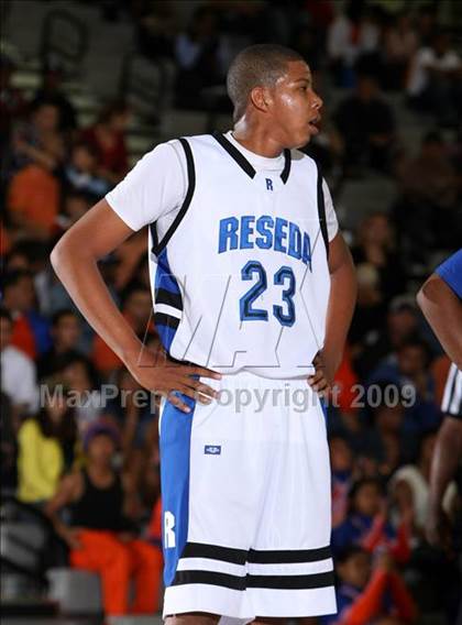 Thumbnail 1 in Reseda vs. University (CIF LACS D2 Final) photogallery.