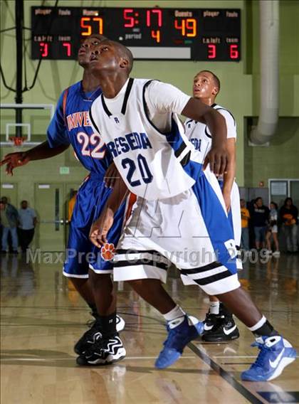 Thumbnail 1 in Reseda vs. University (CIF LACS D2 Final) photogallery.